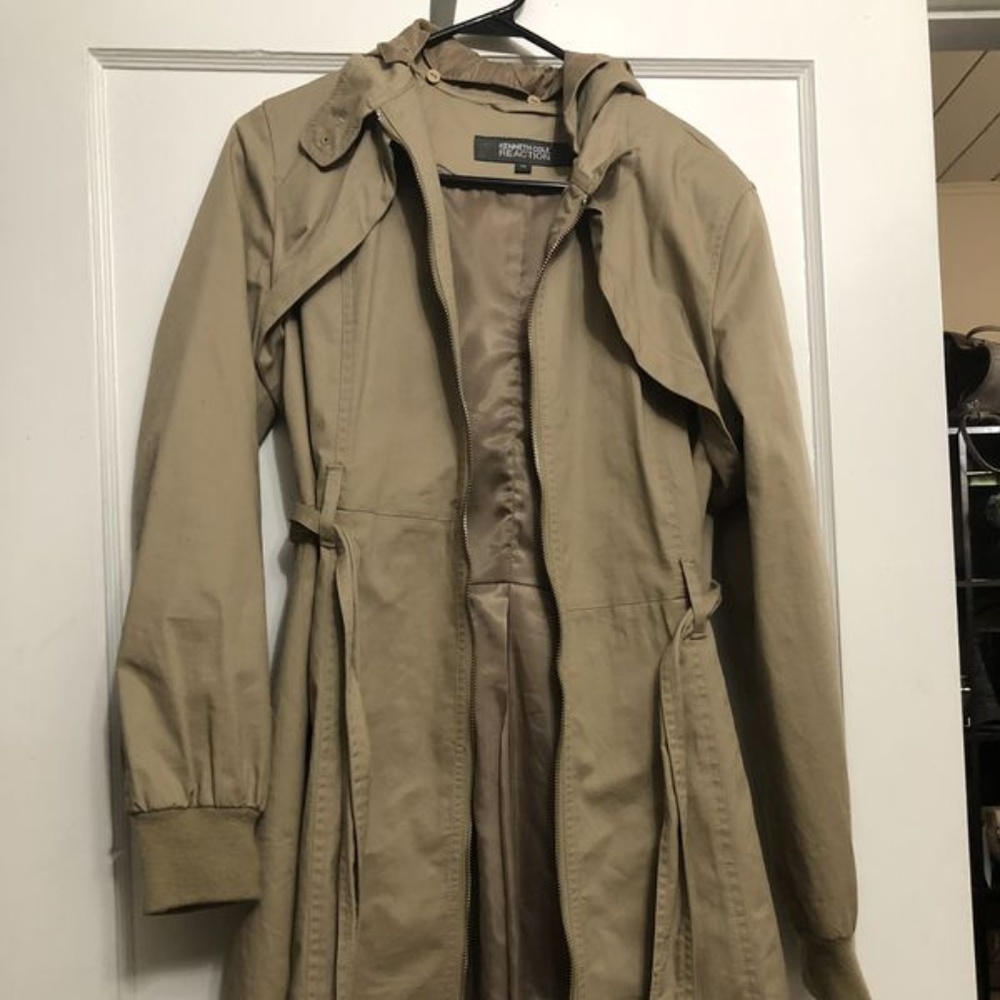 Tan Trench Coat l Size M